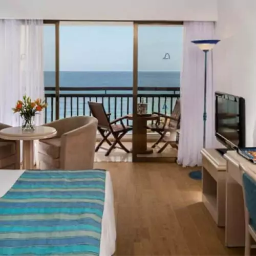 Coral Beach Hotel & Resort Cyprus beds
