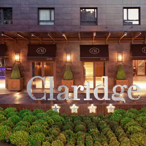 Hotel Claridge front