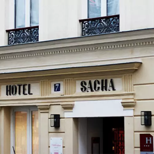 Hôtel Sacha front