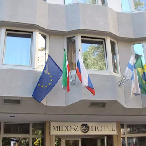 Medosz Hotel Budapest front
